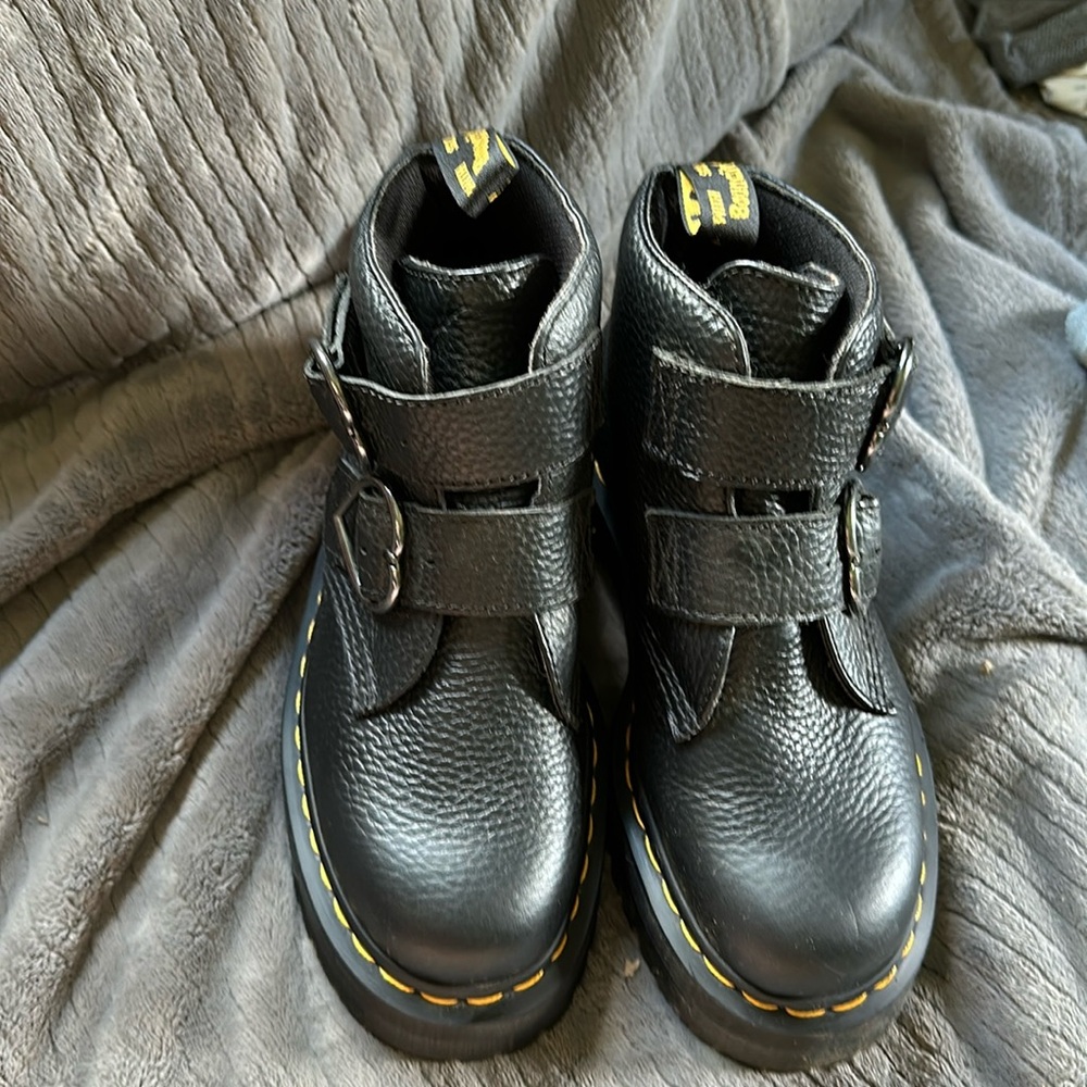 DEVON HEART BUCKLE LEATHER PLATFORM BOOTS